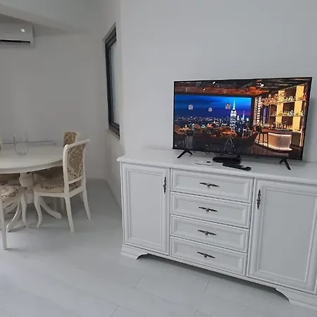 Solid Lake Boutique 11 Apartment Mamaia